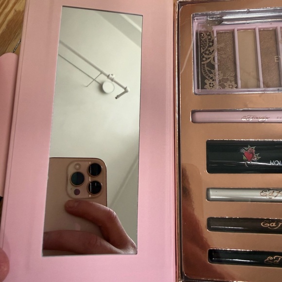 Ed Hardy Tattooed Beauty Makeup Kit - Picture 5 of 8